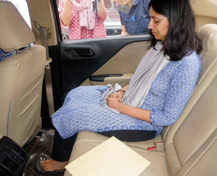 आप ने दावा किया कि लोकसभा चुनाव में BJP बुरी तरह से हार रही है. अब मोदी जी की डूबती नैया को स्वाति मालीवाल का सहारा है.(फाइल फोटो)