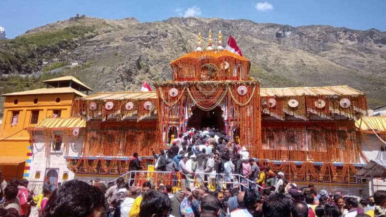 Char Dham Yatra 2024 E Swasthya Dham app launched by Health Department and Wish Foundation ann Char Dham Yatra 2024: चारधाम आने वाले श्रद्धालुओं के लिए ‘ई-स्वास्थ्य धाम’ ऐप की शुरुआत, इनके लिए जरूरी होगी जांच