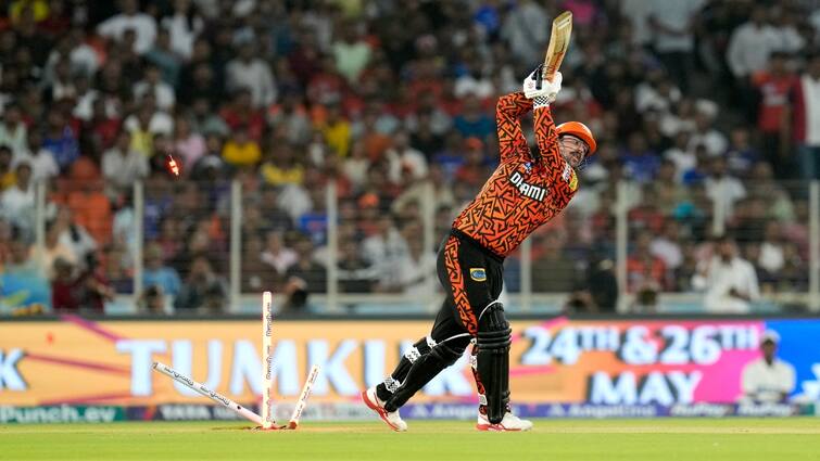 IPL 2024 SRH vs KKR Qualifier Travis Head duck out Ahmedabad know full details Travis Head: இனிமையான நினைவுகளுக்காக களமிறங்கிய டிராவிஸ் ஹெட்! டக் அவுட்டாக்கி ஷாக் தந்த ஸ்டார்க்!