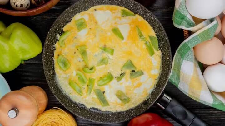 Lifestyle news read the eating omelet everyday good or bad latest health updates Health: શું નાસ્તામાં દરરોજ આમલેટ ખાવુ સ્વાસ્થ્ય માટે ખતરનાક, ક્યાંક કૉલેસ્ટ્રૉલ વધી તો નહીં જાય ?
