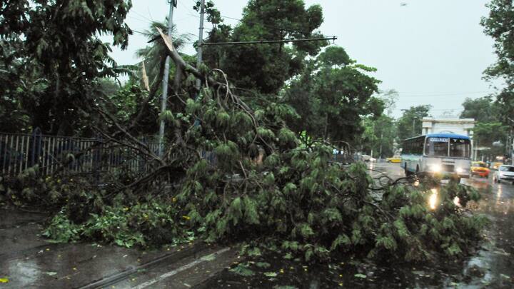 আবহাওয়া দফতরের পূর্বাভাস, ইতিমধ্যে বঙ্গোপসাগরের উপরে অবস্থান করছে একটি ঘূর্ণাবর্ত। উত্তর-পশ্চিম বঙ্গোপসাগর এবং সংলগ্ন উত্তর ওড়িশা-পশ্চিমবঙ্গ উপকূলের সেটি অবস্থান করছে। ২২ মে নাগাদ, দক্ষিণ-পশ্চিম বঙ্গোপসাগরে ঘূর্ণাবর্ত থেকে নিম্নচাপ তৈরি হতে পারে।