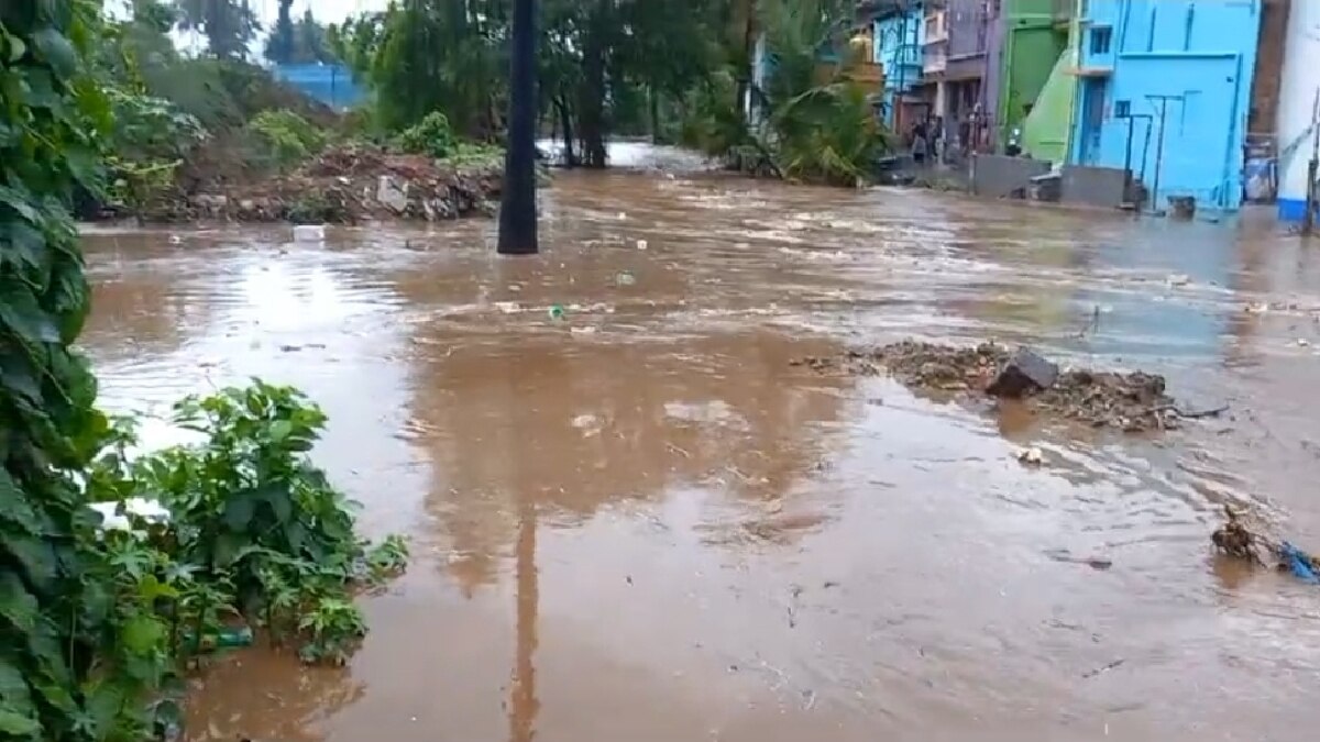 Salem Flood: மலைப்பகுதிகளில் கொட்டி தீர்த்த கனமழை - நகருக்குள் புகுந்த காட்டாற்று வெள்ளம்