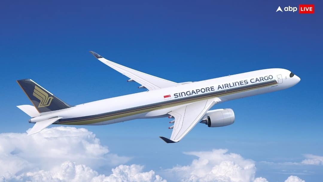 Singapore: टर्बुलेंस में फंसी लंदन से सिंगापुर आ रही फ्लाइट, इमरजेंसी लैंडिग के दौरान 1 की मौत, 30 लोग घायल Singapore Airlines flight makes emergency landing in Bangkok severe turbulence one dead and 30 injuries Singapore: टर्बुलेंस में फंसी लंदन से सिंगापुर आ रही फ्लाइट, इमरजेंसी लैंडिग के दौरान 1 की मौत, 30 लोग घायल