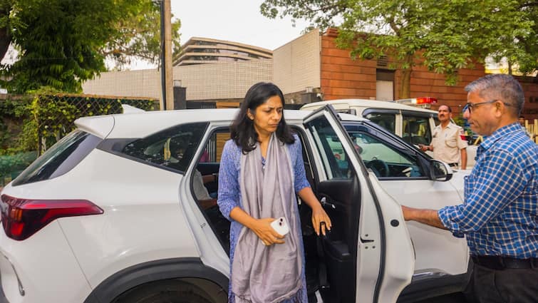 स्वाति मालीवाल केस में SIT ने सीएम केजरीवाल के स्टाफ का बयान किया दर्ज, DVR को FSL जांच के लिए भेजा
