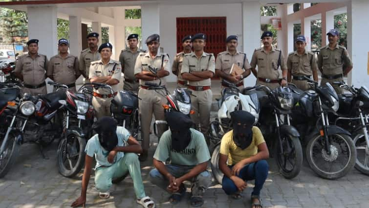 udham Singh nagar rudrapur police arrested three interstate thief and found 14 bike ann Udham Singh Nagar News: उधम सिंह नगर में पुलिस की बड़ी कार्रवाई, तीन अंतर्राज्यीय चोर गिरफ्तार, चोरी की 14 बाइक बरामद