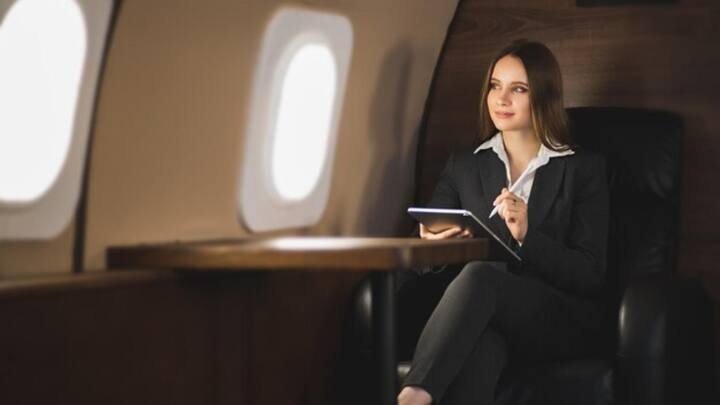 जानकारी के मुताबिक नारियल तेल को ज्वलनशील तेल माना जाता है. ये भी एक कारण है कि इसको फ्लाइट में लेकर नहीं जा सकते हैं. सूखा नारियल कटा होगा या साबुत कोई भी पैसेंजर फ्लाइट में लेकर नहीं जा सकता है.