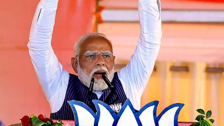 'Sapa Ke Ladke Aaj Galti Kar Ke To Dekhe': PM Modi Attacks SP In Varanasi Rally