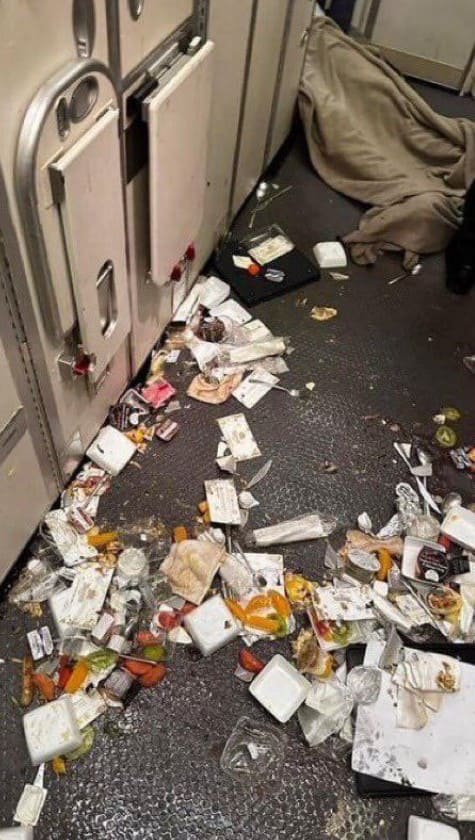 ટર્બુલેંસ દરમિયાન ફ્લાઇટની અંદરનું દ્રશ્ય