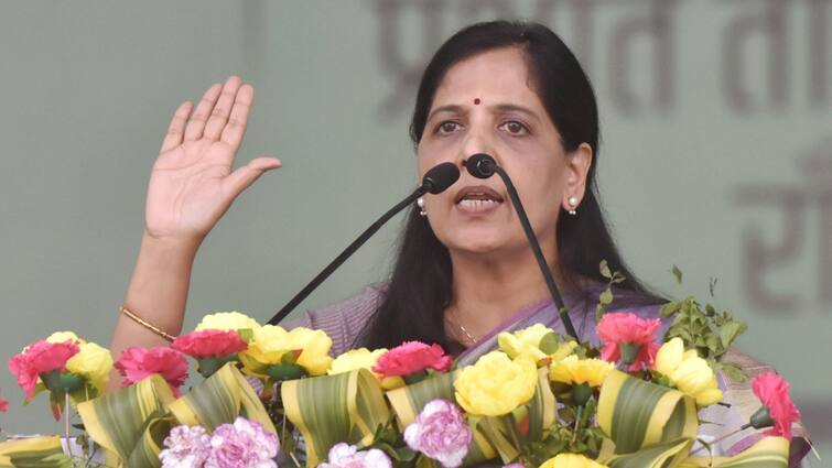 Arvind Kejriwal News Wife Sunita Kejriwal Appeal to people About Delhi CM AAP Chief Lok Sabha Election 2024 'अगर आप चाहते हैं कि मेरे पति...', CM अरविंद केजरीवाल को लेकर पत्नी सुनीता केजरीवाल ने की ये अपील