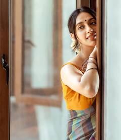 Summer fashion Tips: सूती साड़ी में दिखना है खूबसूरत, तो साथ में इन चीजों को जरूर करें स्टाइल