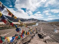 Leh Ladakh Tour: लेह लद्दाख घूमने के लिए IRCTC लाया है स्पेशल टूर पैकेज, केवल इतने खर्च मिल रही कई सुविधाएं