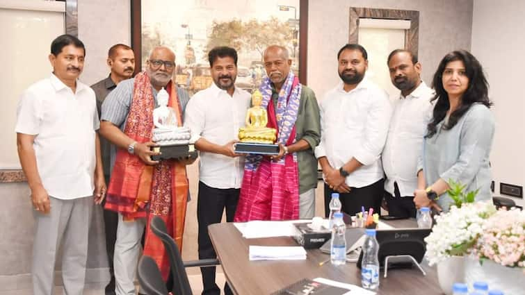 CM Revanth meets with writer Andesri and musician MM Keeravani to make final touches to Telangana song Revanth Reddy: ఎంఎం కీరవాణి, అందెశ్రీతో రేవంత్ భేటీ - త్వరలో సరికొత్తగా ‘జయజయహే తెలంగాణ’