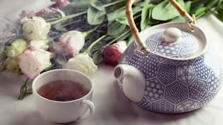 International Tea Day: 5 करोड़ खर्च करने पर भी नहीं खरीद सकते ये एक किलो चाय, पढ़िए दुनिया की सबसे महंगी चाय की कहानी