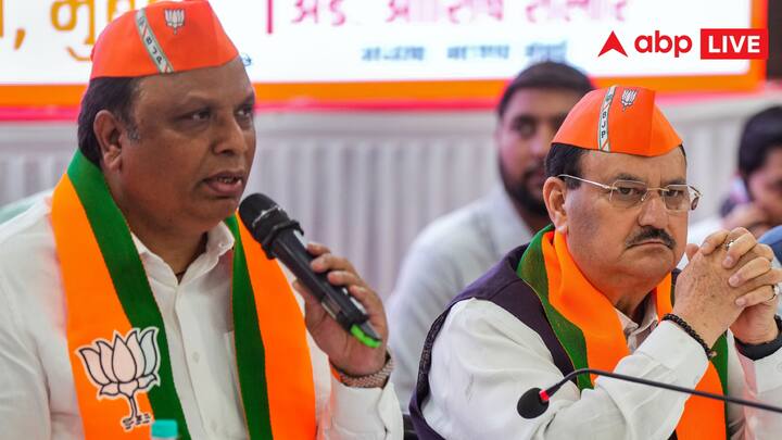 शेलार ने कहा, ठाकरे ने मोदी के खिलाफ निराधार आरोप लगाए और मतदाताओं को यह विश्वास दिलाने के लिए गुमराह करने की कोशिश की कि सरकार या सत्तारूढ़ दल ईसीआई को प्रभावित कर रहे हैं.उन्होंने कहा कि इस तरह के बयान पूरी तरह से झूठे और अपमानजनक प्रकृति के हैं.