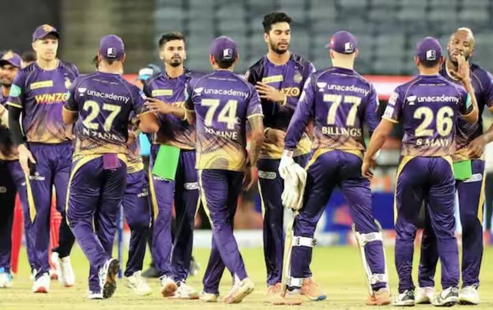 ਇਸ ਤੋਂ ਬਾਅਦ ਕੋਲਕਾਤਾ ਨਾਈਟ ਰਾਈਡਰਜ਼ ਤੀਜੇ ਸਥਾਨ 'ਤੇ ਹੈ। ਕੋਲਕਾਤਾ ਨਾਈਟ ਰਾਈਡਰਜ਼ ਨੇ 8 ਵਾਰ ਆਈਪੀਐਲ ਪਲੇਆਫ ਵਿੱਚ ਜਿੱਤ ਦਰਜ ਕੀਤੀ ਹੈ।