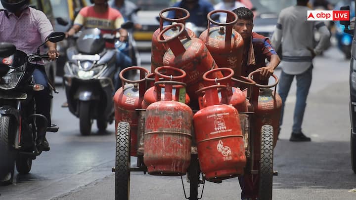 कई बार घर में गैस सिलेंडर लाने के बाद पता चलता है कि इसकी सील टूटी हुई है. ऐसे में लोग परेशान हो जाते हैं, लेकिन अब परेशान होने की जरूरत नहीं है. आप इसको लेकर शिकायत दर्ज करा सकते हैं.