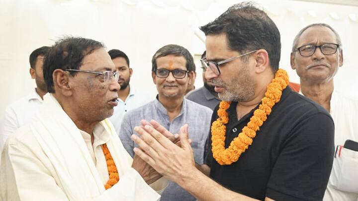 प्रशांत किशोर ने यह भी कहा है कि सर्वेक्षण बता रहा है कि 80 फीसद बिहार के लोग दिनभर में 100 रुपये भी नहीं कमाते. ये 32 सालों के लालू-नीतीश राज का असर है, उसी का ये परिणाम है.