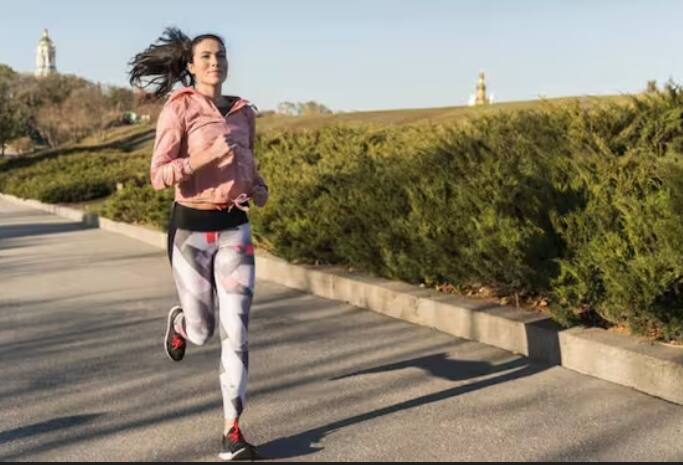 ਜੇਕਰ ਤੁਸੀਂ ਜਲਦੀ ਕੈਲੋਰੀ ਜਾਂ ਭਾਰ ਘਟਾਉਣਾ ਚਾਹੁੰਦੇ ਹੋ, ਤਾਂ ਦੌੜਨ ਤੋਂ ਵਧੀਆ ਕੁਝ ਨਹੀਂ ਹੋ ਸਕਦਾ। ਤੁਰਨ ਅਤੇ ਭੱਜਣ ਨਾਲ ਬਹੁਤ ਫਾਇਦਾ ਹੁੰਦਾ ਹੈ।