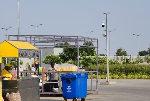 Rajkot: અટલ સરોવરમાં સહેલાણીઓ સાથે ઉઘાડી લૂંટ, પાણીની બોટલના બેફામ રુપિયા વસૂલે છે Atal Sarovar rajkot charge twice the price of bottled water Rajkot: અટલ સરોવરમાં સહેલાણીઓ સાથે ઉઘાડી લૂંટ, પાણીની બોટલના બેફામ રુપિયા વસૂલે છે