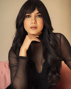 Ritu Varma Photos : బ్లాక్ మ్యాజిక్ చేస్తున్న రీతూ వర్మ.. న్యూ హెయిర్ స్టైల్​లో ఎలా ఉందో చూశారా?