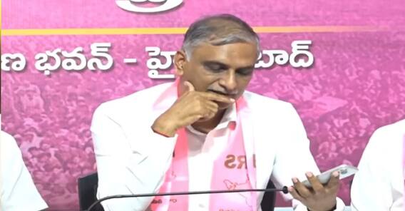 Harish Rao Phone Call Lorry Driver | ధాన్యం విక్రయాల దీనస్థితిపై లారీ డ్రైవర్ తో మాట్లాడించిన హరీశ్