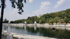 उदयपुर की भीषण गर्मी में ठंडी जगह की है तलाश? ये जगहें आपको दिलाएंगी हिल स्टेशन जैसा एहसास