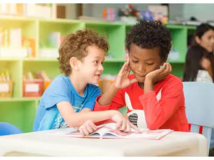 ਸਰੀਰਕ ਵਿਕਾਸ: ਬੱਚੇ ਦਾ ਸਰੀਰਕ ਵਿਕਾਸ ਪਲੇ ਸਕੂਲ ਵਿੱਚ ਖੇਡਾਂ ਅਤੇ ਹੋਰ ਗਤੀਵਿਧੀਆਂ ਰਾਹੀਂ ਹੁੰਦਾ ਹੈ। ਉਹ ਮਜ਼ਬੂਤ ਅਤੇ ਸਿਹਤਮੰਦ ਬਣਦੇ ਹਨ।