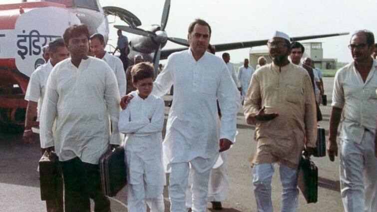 Rahul Gandhi pay homage to former Prime Minister Rajiv Gandhi on his 33rd death anniversary at Vir Bhumi in Delhi Rajiv Gandhi Death Anniversary: 33வது நினைவு தினம்..! அப்பா ராஜிவ் காந்தி குறித்து ராகுல் நெகிழ்ச்சி