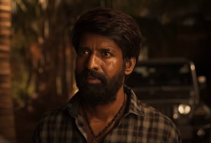 கருடன் படத்தில் முன்னணி கதாபாத்திரத்தில் நடித்துள்ளார் சூரி. விடுதலை படத்தை போலவே இந்த படத்திலும் இவர் கதாபாத்திரம் பெரிதளவு பேசப்பட்ட வாய்ப்புள்ளது.