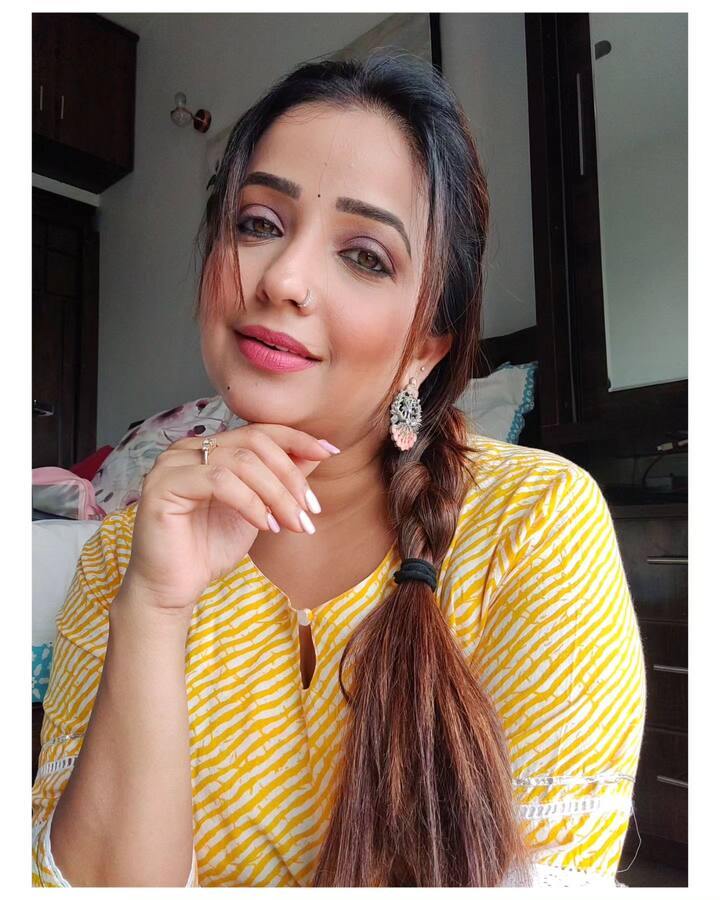 अपूर्वासोबत इतर स्पर्धकांचे झालेले वादही गाजले. आता अपूर्वाने बिग बॉस मराठीच्या नव्या होस्ट बाबत कमेंट करताना इन्स्टाग्रामवर स्टोरीतून आपली प्रतिक्रिया दिली आहे.