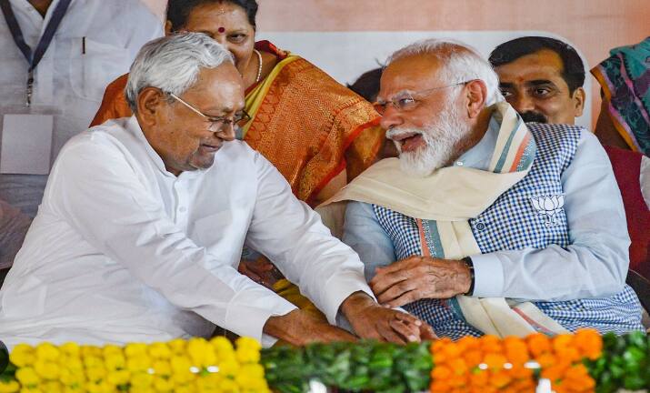 योगेंद्र यादव ने कहा कि यूपी में बीजेपी की सीटों में कमी होगी और बिहर में एनडीए ज्यादा से ज्यादा 24 सीटें जीत सकती है.