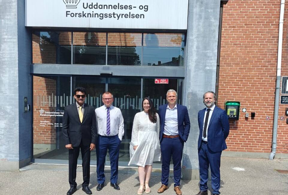 டென்மார்க் சென்ற அமைச்சர் அன்பில்: புதுமைப்பெண், காலை உணவுத் திட்டங்களை விளக்கி பெருமிதம்!