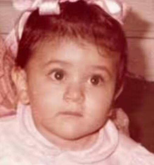 ਤਸਵੀਰ 'ਚ ਨਜ਼ਰ ਆ ਰਹੀ ਬੱਚੀ ਨੂੰ ਪਛਾਣੋ, ਤੰਗੀ 'ਚ ਗੁਜ਼ਾਰਿਆ ਬਚਪਨ ਅੱਜ 485 ਕਰੋੜ ਦੀ ਮਾਲਕਣ