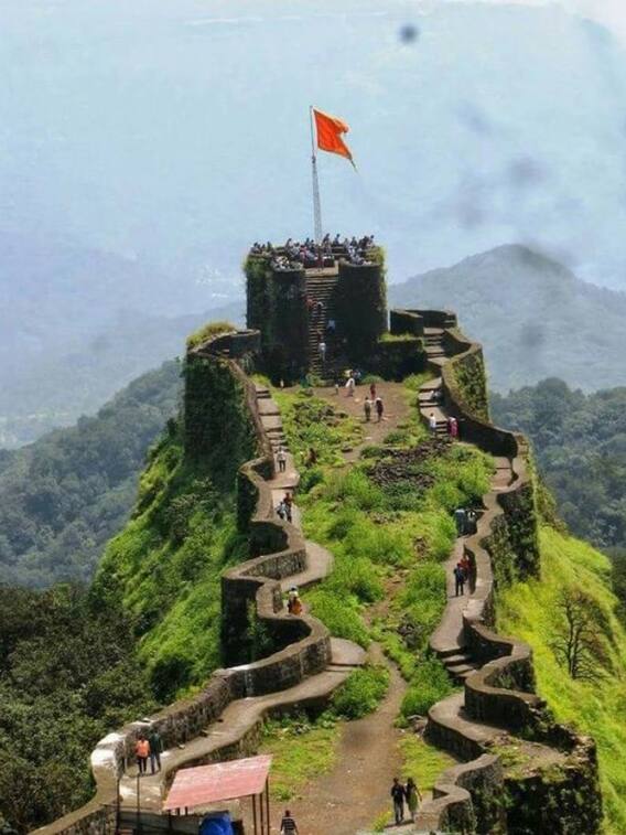 यूपी के प्रतापगढ़ का पुराना नाम क्या था?