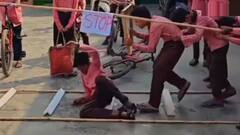 Viral News: સ્કૂલના બાળકોએ ક્લાસરૂમમાં બનાવી રેલવે ક્રૉસિંગ, બતાવ્યુ કઇ વાતોનું રાખવું જોઇએ ધ્યાન