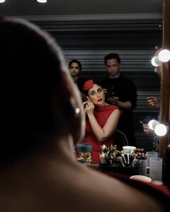 Bollywood Actress : करीना कपूरलाही बालपणी करावा लागलेला आर्थिक अडचणींचा सामना; जाणून घ्या!