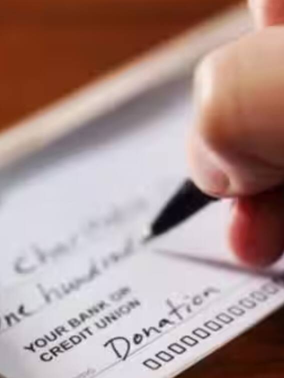 खाते में पैसे नहीं है और चेक दे दें तो क्या होगा?