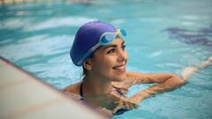 Bath in a swimming pool : स्विमिंग पूल मध्ये अंघोळ करताय मात्र याचे साईड इफेक्ट माहित आहेत का?