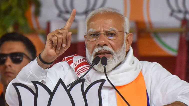 PM Modi says Sikh burnt alive in delhi mentioned 1984 riots in Dwarka lok sabha election 2024 rally INDIA Alliance 'गले में टायर बांध सिख भाई-बहनों को जिंदा जलाया...कांग्रेस की छतरी तले खड़ा हर दल गुनहगार', 1984 दंगों पर बोले PM मोदी