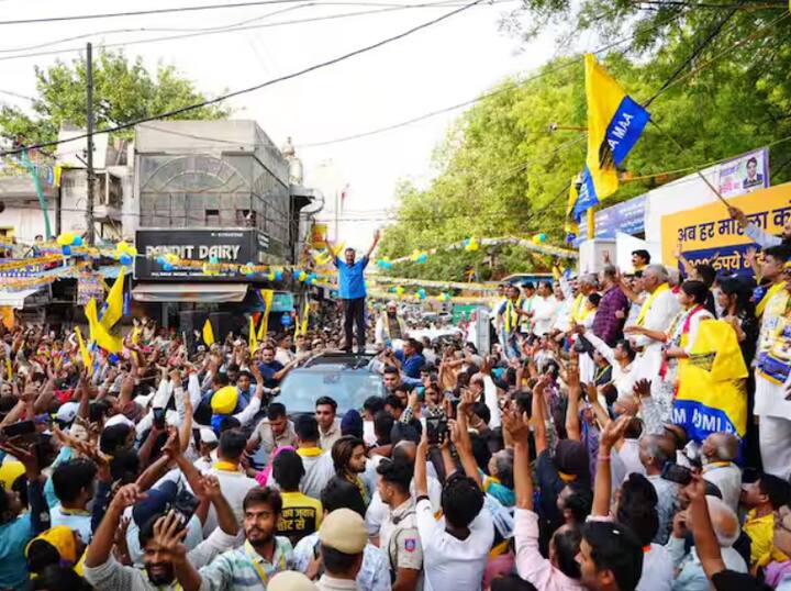 ਕੇਜਰੀਵਾਲ ਨੇ ਦਾਅਵਾ ਕੀਤਾ ਕਿ ਇਹ ਕਹਿ ਰਹੇ ਹਨ ਕਿ ਹੁਣ ਆਤਿਸ਼ੀ ਨੂੰ ਜੇਲ੍ਹ ਭੇਜਿਆ ਜਾਵੇਗਾ। ਸੌਰਭ ਭਾਰਦਵਾਜ ਨੂੰ ਵੀ ਜੇਲ੍ਹ ਭੇਜਿਆ ਜਾਵੇਗਾ। ਅਸੀਂ ਉਨ੍ਹਾਂ ਨੂੰ ਪ੍ਰਧਾਨ ਮੰਤਰੀ ਬਣਾਇਆ ਸੀ ਜਾਂ ਥਾਣੇਦਾਰ ਬਣਾਇਆ ਸੀ।