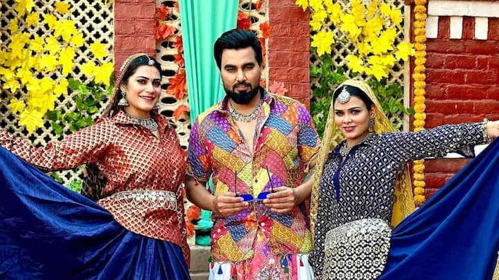 মায়ের কথাও মনে করেন আরমান। তিনি জানান ছোটবেলায় তাঁকে তাঁর মা নাকি বারবার বলতেন যে যথেষ্ট পড়াশোনা না করলে কোনওদিন তাঁর বিয়ে হবে না। মায়ের কাছে আরমানই ছিলেন 'হিরো', এই নামেই ছেলেকে ডাকতেন তিনি।