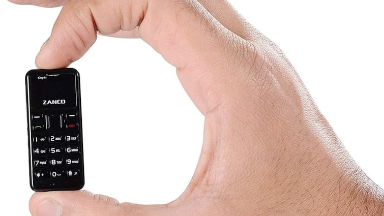 World Smallest Phone: वजन सिक्के से भी कम, साइज अंगूठे जितना...ऐसा दिखता है दुनिया का सबसे छोटा मोबाइल Smallest phone in the world Zanco tiny t1 Lighter than a coin Specifications know here World Smallest Phone: वजन सिक्के से भी कम, साइज अंगूठे जितना...ऐसा दिखता है दुनिया का सबसे छोटा मोबाइल