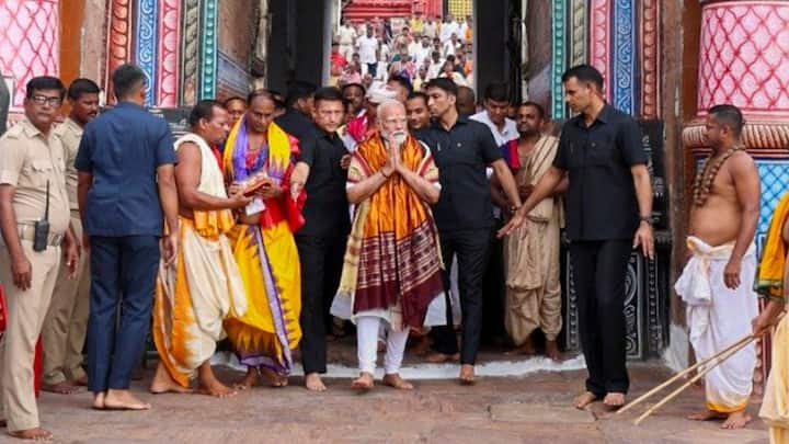 PM Modi On Jagannath Temple: ओडिशा में स्थित जगन्नाथ मंदिर के रत्न भंडार की गुम हुई चाबियों को लेकर एक बार फिर चर्चा तेज हो गई है. पीएम मोदी इस मुद्दे को लेकर सीएम नवीन पटनायक को घेर रहे हैं.