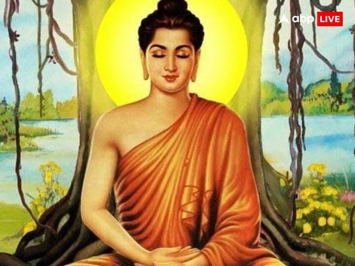 घर की साफ-सफाई करें और घर को फूलों से सजाए. इस दिन बोधगया जाकर बौद्ध धर्म के अनुयायी प्रार्थना करते हैं.घरों में बुद्ध की मूर्ति पर फल-फूल चढ़ाते हैं और दीपक जलाकर पूजा करते हैं.