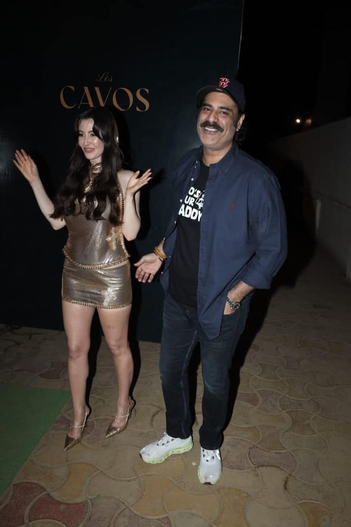 बर्थडे सेलिब्रेशन के बाद जॉर्जिया और सिकंदर ने पैपराजी के लिए पोज भी किया. उनकी फोटोज वायरल हो रही हैं.