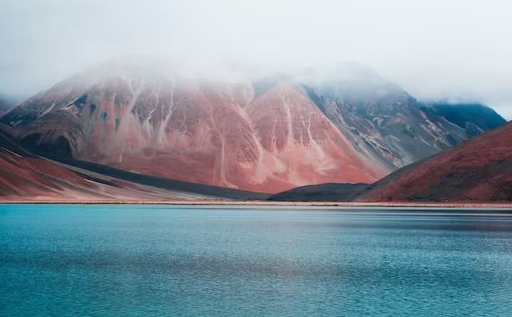 ਇਹ ਪੂਰਾ ਟੂਰ 7 ਦਿਨ ਅਤੇ 6 ਰਾਤਾਂ ਦਾ ਹੈ। ਇਸ 'ਚ ਤੁਹਾਨੂੰ ਲੇਹ, ਸ਼ਾਮ ਵੈਲੀ, ਨੁਬਰਾ, ਪੈਂਗੋਂਗ ਅਤੇ ਤੁਰਤੁਕ ਘੁੰਮਣ ਦਾ ਮੌਕਾ ਮਿਲ ਰਿਹਾ ਹੈ।