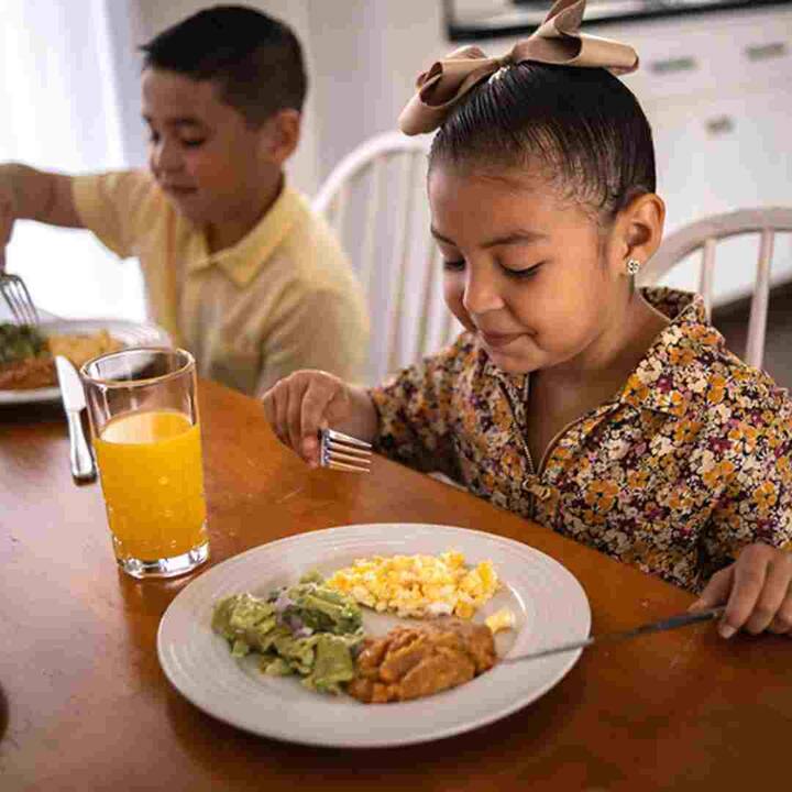 ਵਿਟਾਮਿਨ, ਖਣਿਜ ਅਤੇ ਫਾਈਬਰ ਵਰਗੀਆਂ ਚੀਜ਼ਾਂ ਉਨ੍ਹਾਂ ਦੇ ਦਿਮਾਗ ਨੂੰ ਵਿਕਸਿਤ ਕਰਨ ਵਿੱਚ ਮਦਦ ਕਰਦੀਆਂ ਹਨ। ਅਜਿਹੇ 'ਚ ਬੱਚਿਆਂ ਦੀ ਖੁਰਾਕ ਅਤੇ ਸਿਹਤ ਦਾ ਧਿਆਨ ਰੱਖਣਾ ਬਹੁਤ ਜ਼ਰੂਰੀ ਮੰਨਿਆ ਜਾਂਦਾ ਹੈ।