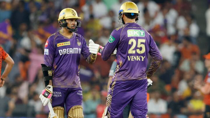 सनराइजर्स हैदराबाद के 159 रनों के जवाब में कोलकाता नाइट राइजर्स ने महज 13.4 ओवर में 2 विकेट पर 164 रन बनाकर लक्ष्य हासिल कर लिया. केकेआर के लिए कप्तान श्रेयस अय्यर ने सबसे ज्यादा 24 गेंदों पर 58 रन बनाए. इसके अलावा वेंटकेश अय्यर 28 गेंदों पर 51 रन बनाकर नाबाद लौटे. (फोटो क्रेडिट- सोशल मीडिया)