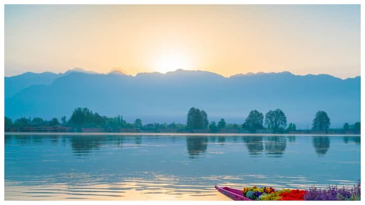 अगर आप पंजाब घूमने का प्लान बना रहे हैं, तो आपको यहां की खूबसूरत जगहों को जरूर देखना चाहिए. पंजाब में हरियाली, ऐतिहासिक स्थल और सांस्कृतिक धरोहरें आपका दिल जीत लेंगी.