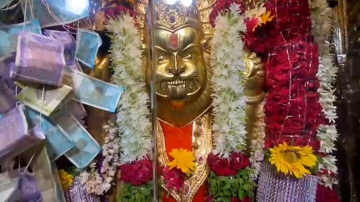 या सोहळ्यानिमित्त मंदिर परिसर भक्तिमय झाला होता.